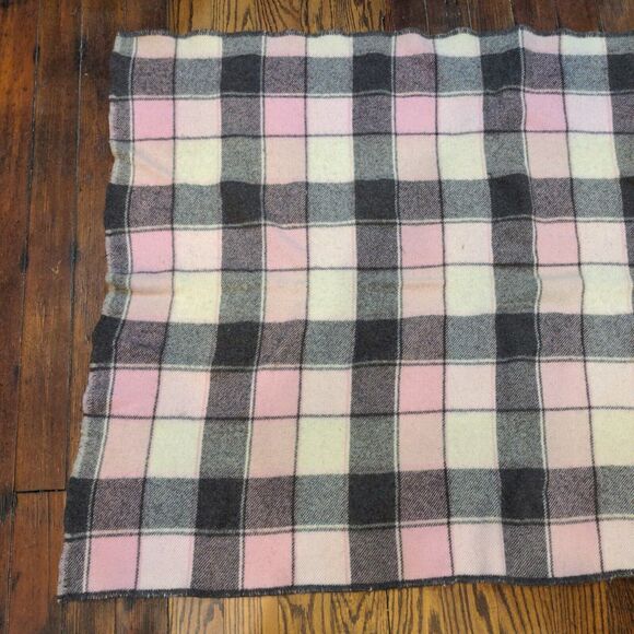 Amana Woolen Mills Wool Blend Knit Blanket Multicolor 46x39 Plaid Made USA - Picture 3 of 5